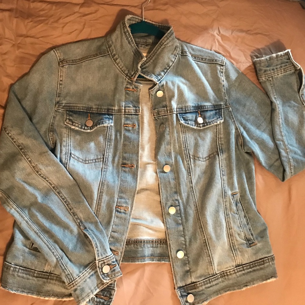 Universal Thread Light Wash Jean Jacket